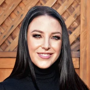Angela White — photo de profil OnlyFans (aperçu voilé 18+)