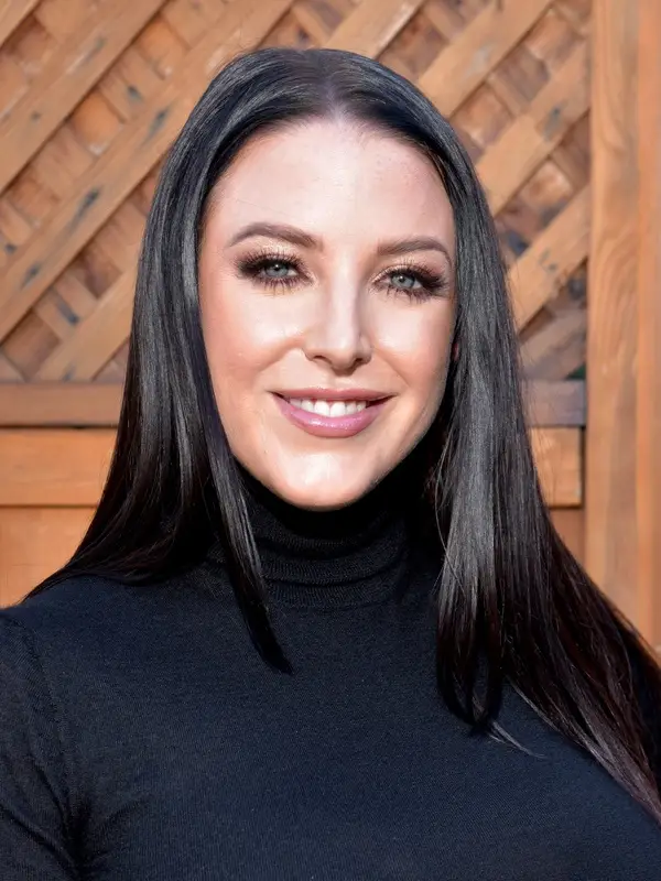 Angela White — aperçu de contenu voilé (18+), photo officielle